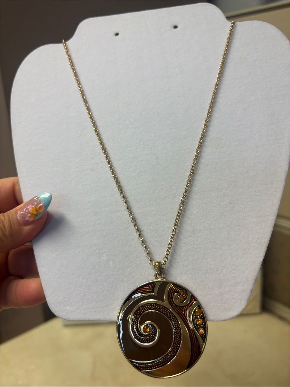 Swirl Rhinestone Pendant Necklace 🆕 - Picture 3 of 4